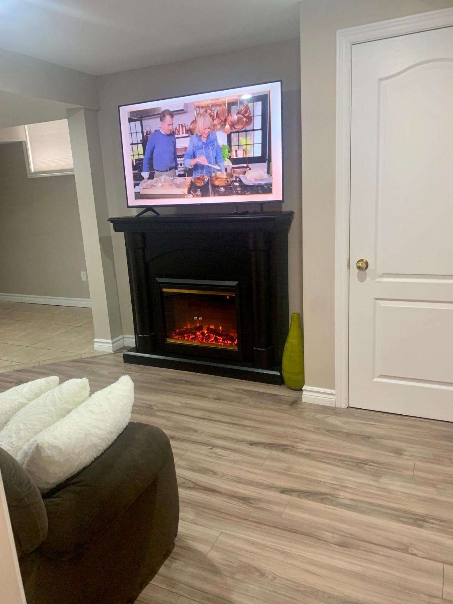 1 Room In A Cozy And Beautiful Basement Гвелф Екстер'єр фото