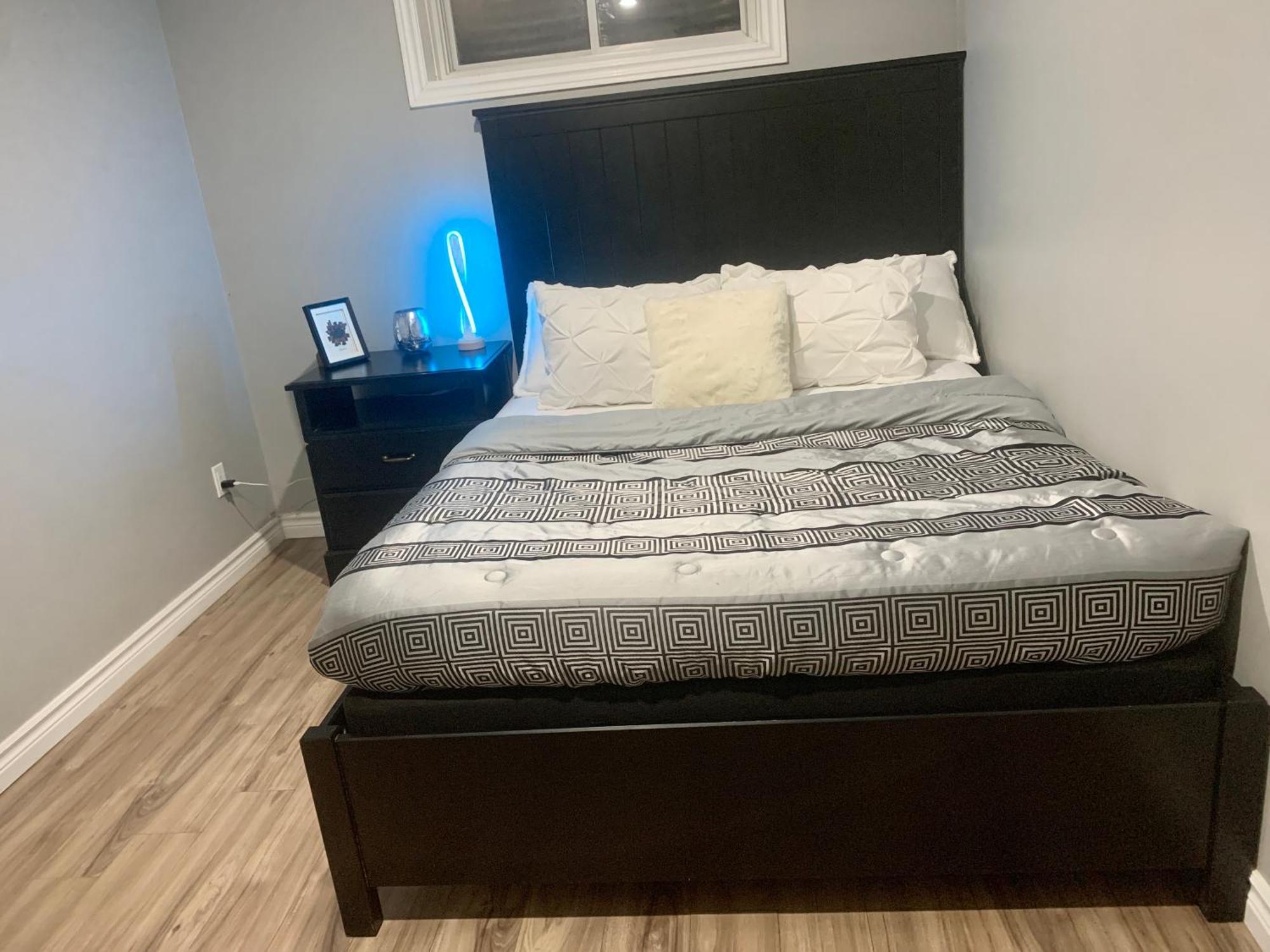 1 Room In A Cozy And Beautiful Basement Гвелф Екстер'єр фото