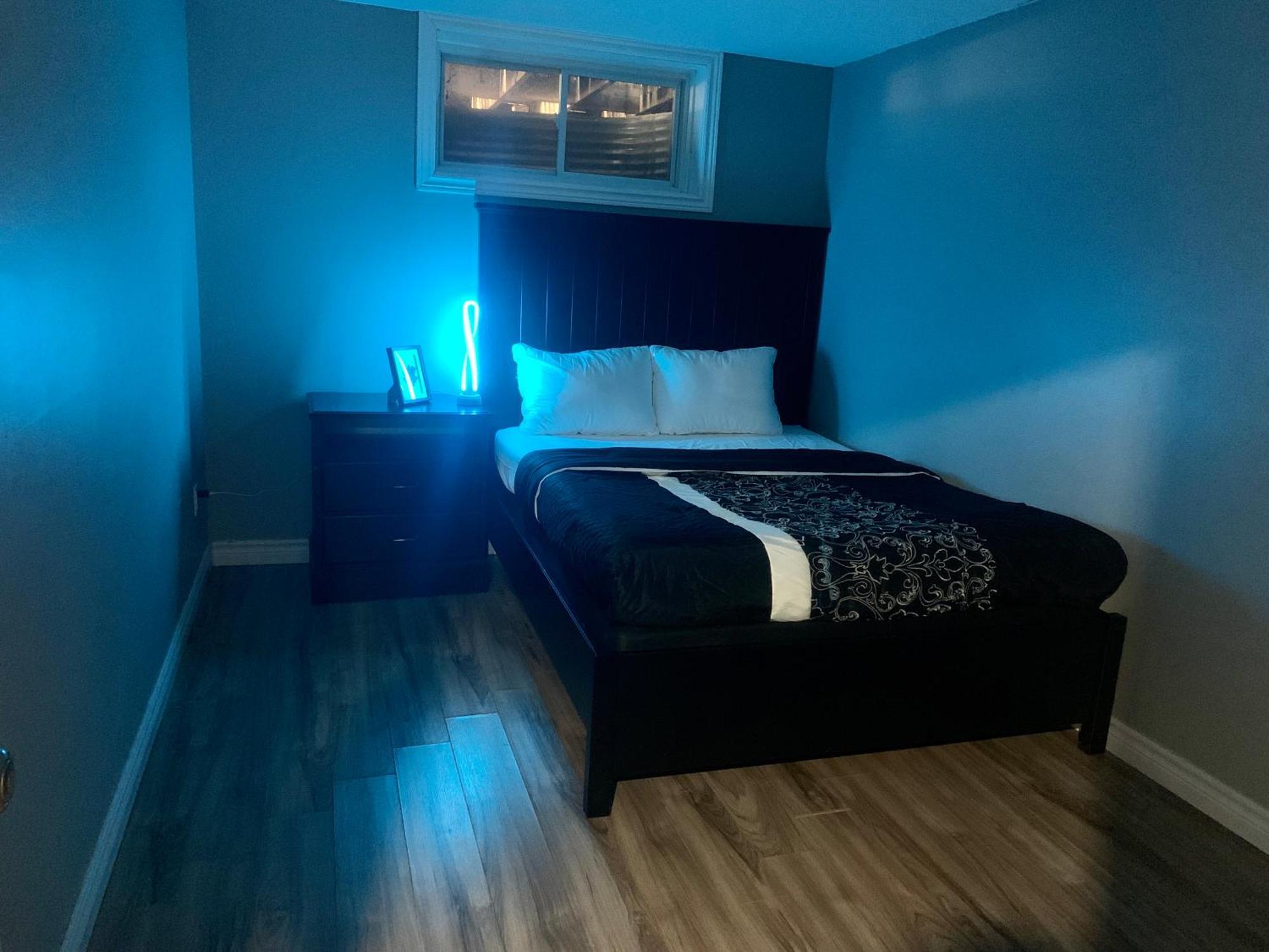 1 Room In A Cozy And Beautiful Basement Гвелф Екстер'єр фото
